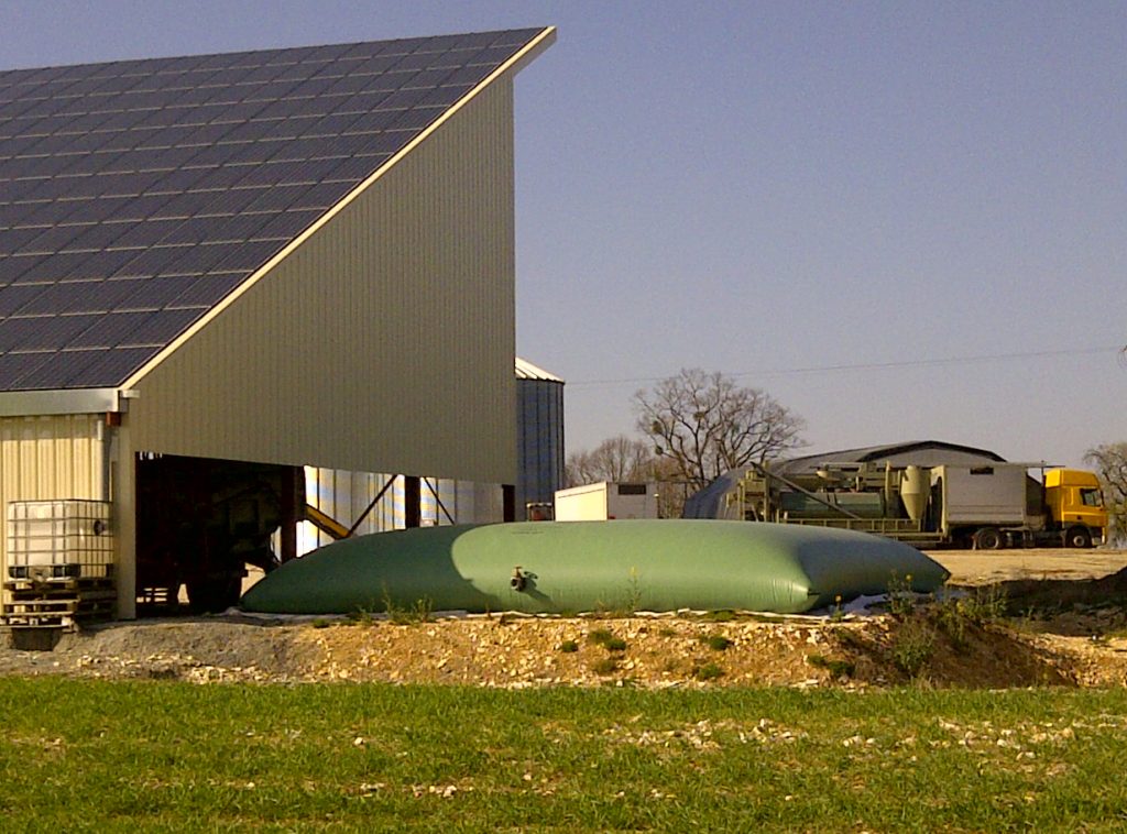 Water storage for vehicle cleaning