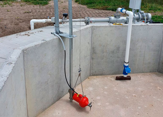 SCM stirrer on a multidirectional and height adjustable winch system